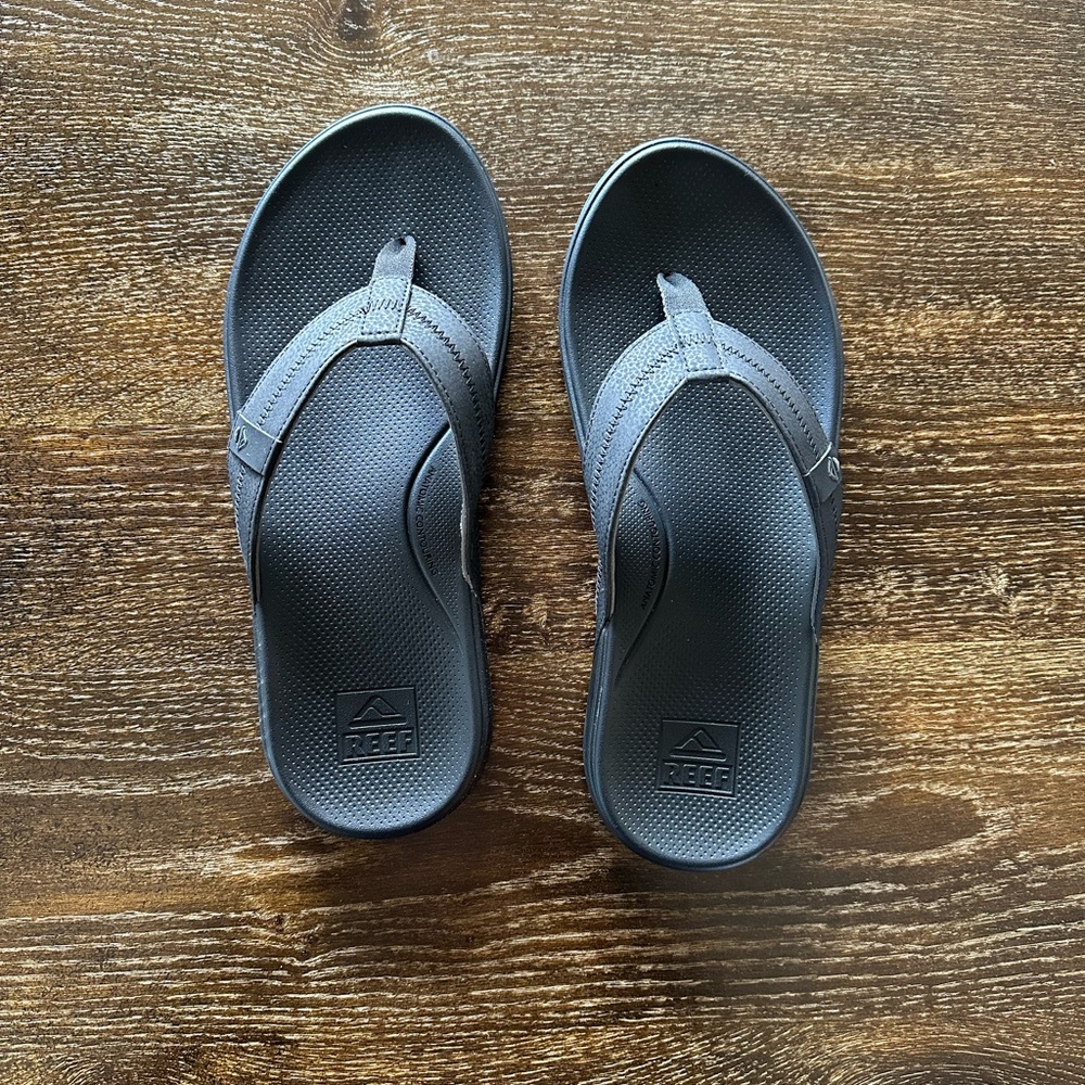 NWT!! - Reef Black Men’s Cushion Phantom 2.0 Flip Flops